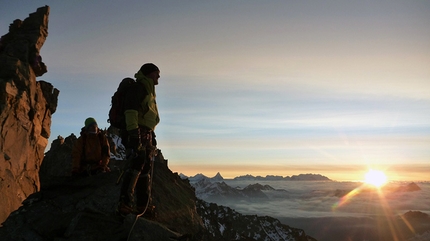 Traversata Integrale Gran Paradiso - Marco e Max sulla cresta alle prime luci