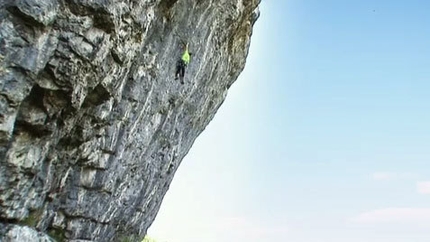 Steve McClure - Steve McClure su Northern Exposure 9a+ a Kilnsey Crag, Inghilterra.