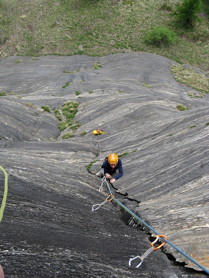 La scalatrice del pomeriggio - Molte vite molti maestri alla diga di Agaro