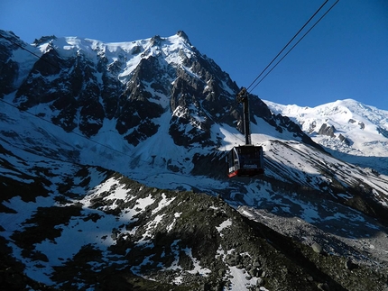 SuperAlp 7 - The Aiguille du Midi cable car