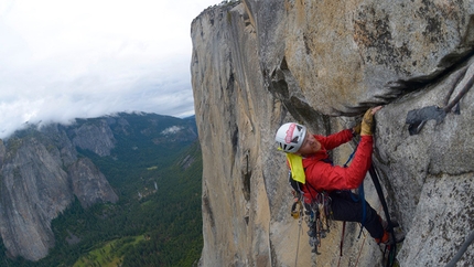 Steve Bate solo climbs Zodiac on El Capitan