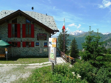 Memorial Bruseghini, Val Malenco - Rifugio Zoia - sullo sfondo il Monte Disgrazia 3678m