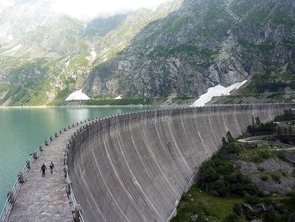Come in un quadro: il Becco Meridionale della Tribolazione - The Teleccio dam, the starting point for Becco Meridionale della Tribolazione