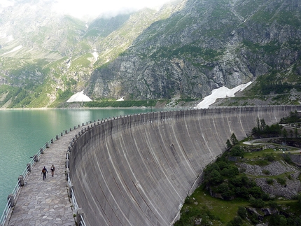 Via Diamante pazzo - Becco Meridionale della Tribolazione - La diga di Teleccio punto di partenza per il Becco Meridionale della Tribolazione