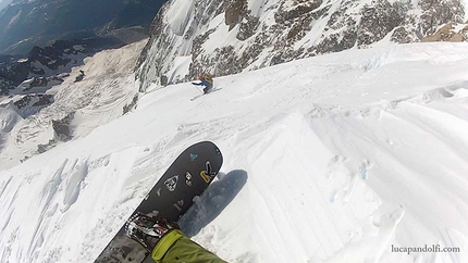 Sentinella Rossa, Monte Bianco - La discesa del Gran couloir della Sentinella Rossa, effettuato da Luca Pandolfi, Ben Briggs e Tom Grant il 5 luglio 2013.