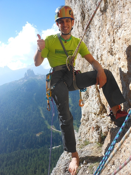 Lisetta, Col dei Bos, Fanis, Dolomiti - Via Lisetta, Col dei Bos, Dolomiti: Andrea Simonini prima del tiro di IX- (7b+)