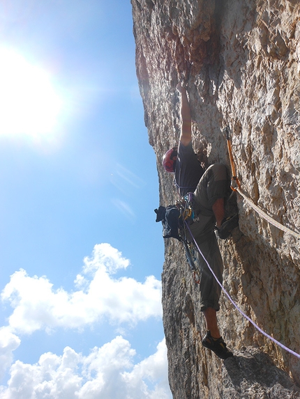 Lisetta, Col dei Bos, Fanis, Dolomiti - Via Lisetta, Col dei Bos, Dolomiti: Giacomo Duzzi sul quarto tiro