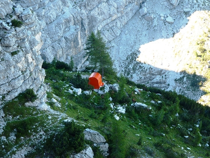 Spiz di Mezzo, Dolomiti di Zoldo - Via Gianni Ribaldone: bivacco Carnielli