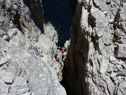 Spiz di Mezzo, Dolomiti di Zoldo - Via Gianni Ribaldone: diedro fessura