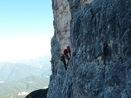 Spiz di Mezzo, Zoldo Dolomites - Via Gianni Ribaldone: between the slabs