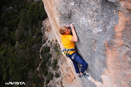 Alexander Megos - Alexander Megos climbing Estado Critico 9a at Siurana.