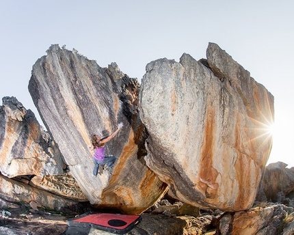 Anna Stöhr climbs two 8B boulders at Rocklands