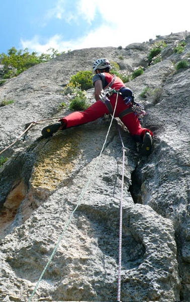 British Way, Punta Cusidore, Sardegna - Rolando Larcher in apertura sul 5° tiro di British Way