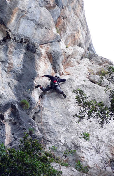 British Way, Punta Cusidore, Sardegna - Maurizio Oviglia in apertura sul 1° tiro di British Way