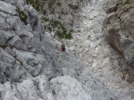 Cima dei Lastei - via Vittorio Chenet - Sulla partenza della via aperta da Lorenzo Massarotto e Vittorio Chenet sul Pilastro dei Finanzieri, Cima dei Lastei, Pale San Martino.