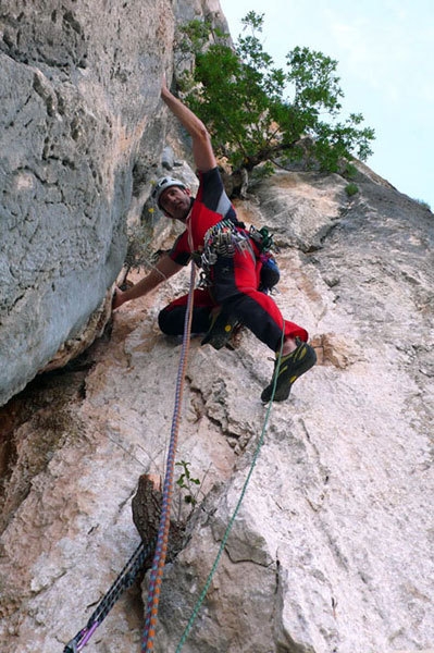 British Way, Punta Cusidore, Sardegna - Rolando Larcher in apertura sul 2° tiro di British Way