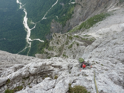 Cima dei Lastei - via Vittorio Chenet - Sulla parte alta della via aperta da Lorenzo Massarotto e Vittorio Chenet sul Pilastro dei Finanzieri, Cima dei Lastei, Pale San Martino.