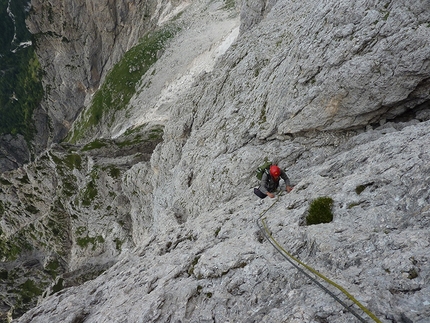 Cima dei Lastei - via Vittorio Chenet - Sulla parte alta della via aperta da Lorenzo Massarotto e Vittorio Chenet sul Pilastro dei Finanzieri, Cima dei Lastei, Pale San Martino.