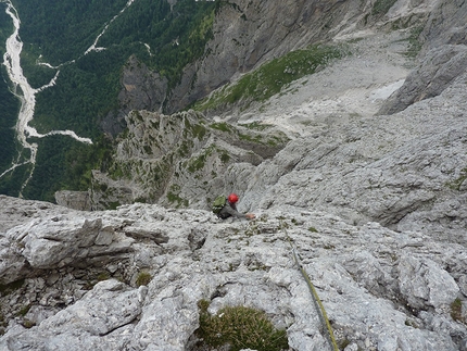 Cima dei Lastei - via Vittorio Chenet - Quasi al termine della via aperta da Lorenzo Massarotto e Vittorio Chenet sul Pilastro dei Finanzieri, Cima dei Lastei, Pale San Martino.