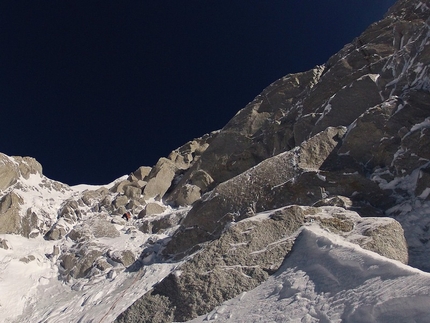 Kungyang Chhish East - Simon Anthamatten leading at 6800m