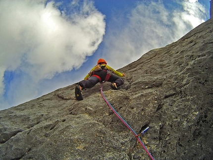 Pesce - Marmolada - Rolando Larcher climbing Attraverso il Pesce (Marmolada, Dolomites)