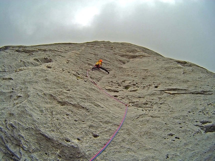 Pesce - Marmolada - Rolando Larcher climbing Attraverso il Pesce (Marmolada, Dolomites)