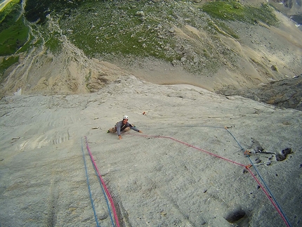 Pesce - Marmolada - Maurizio Oviglia climbing Attraverso il Pesce (Marmolada, Dolomites)