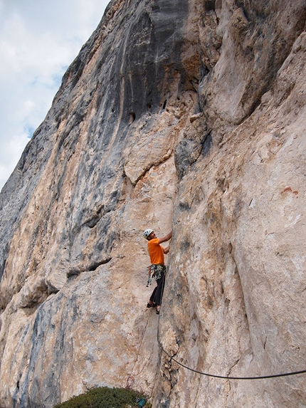 Spina de Mul, Col Becchei, Dolomites - Simon Kehrer and Helmut Gargitter climbing Spina de Mulo, Col Becchei.