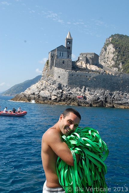 Slackline Portovenere - La slackline tra l'Isola Palmaria e il promontorio di Porto Venere, La Spezia.