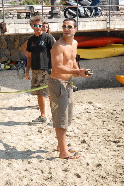 Slackline Portovenere - La slackline tra l'Isola Palmaria e il promontorio di Porto Venere, La Spezia.