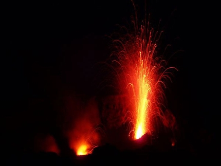 Stromboli - Esplosione di lava su Stromboli