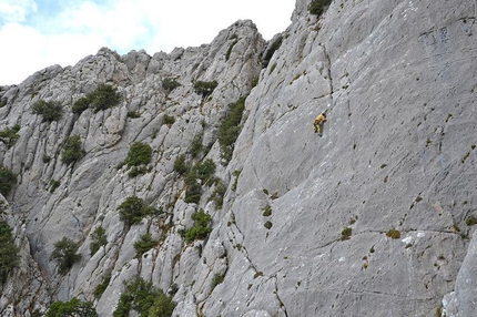 Arrampicata in Sardegna: news 5 - Maurizio Oviglia libera la splendida placca di Nues, 6c+.