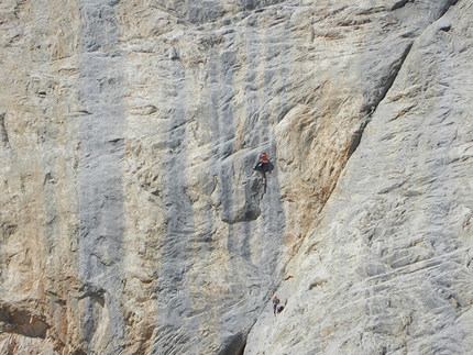 Üç Muz, Aladağlar, Turkey - Zorbey Aktuyun and Evren Kirazl on the 8a crux pitch