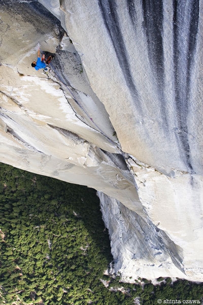 The Nose - Yuji Hirayama high on The Nose, El Capitan, Yosemite, climbed with Hans Florine in a record 2:43:33.