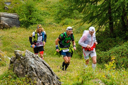 Tor des Geants 2013 - Trio di punta all'uscita dal bosco