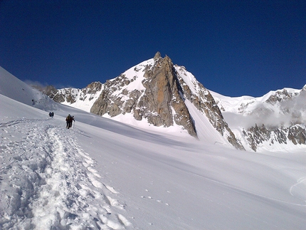 Monte Bianco: Nord della Tour Ronde, in giornata da Venezia