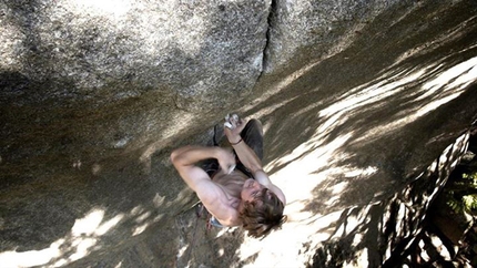 Cobra Crack, Squamish - Pete Whittaker repeating Cobra Crack at Squamish, Canada.