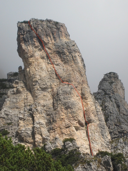 Campanile Giac, Dolomiti di Brenta - Via il volo della grola: parete sud e la linea di salita