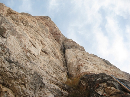 Campanile Giac, Dolomiti di Brenta - Via il volo della grola: Il camino iniziale