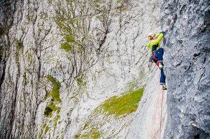 Jacopo Larcher - Jacopo Larcher su Des Kaisers neue Kleider (240m, 8b+) nel Wilder Kaiser, Austria.