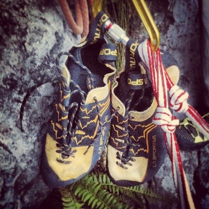 Jacopo Larcher - Jacopo Larcher's two left shoes, during his attempt on Des Kaisers neue Kleider, Wilder Kaiser, Austria