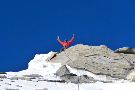 Daniela Teixeira & Paulo Roxo, Kapura South, Nangma Valley - Paulo Roxo on the summit of Kapura South