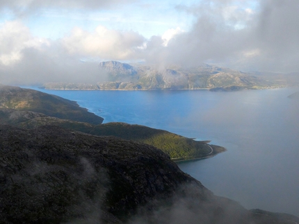 Blamann, Kvaløya, Norvegia - Panorama dalla base della parete