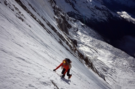 Ueli Steck summits Annapurna, alone up South Face