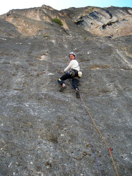 L'Alfa e l'Omega, Torre orientale delle Mesules - Dolomiti - Stefano Staffetta sul 1° tiro di L'Alfa e l'Omega