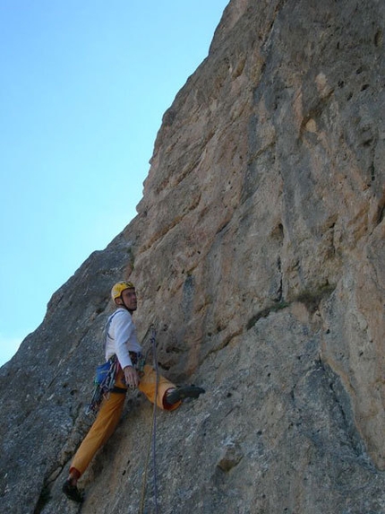 L'Alfa e l'Omega, Torre orientale delle Mesules - Dolomiti - Erik Svab sul 2° tiro di L'Alfa e l'Omega