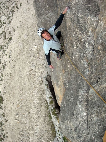 L'Alfa e l'Omega, Torre orientale delle Mesules - Dolomiti - Stefano Staffetta sul 3° tiro di L'Alfa e l'Omega