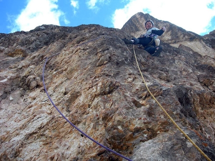 L'Alfa e l'Omega, Torre orientale delle Mesules - Dolomiti - Stefano Staffetta sul 4° tiro di L'Alfa e l'Omega