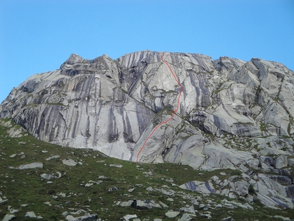 Coster di Cima Poia, Val Adamé - Mille Splendidi Soli (7a, 270m, Sibilla Bariani, Gianni Tomasoni 08/2013).