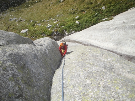 Coster di Cima Poia, Val Adamé - Mille Splendidi Soli (7a, 270m, Sibilla Bariani, Gianni Tomasoni 08/2013).